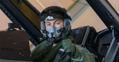 Denuncian a Luis Petri por la millonaria compra de un avión con graves fallas estructurales