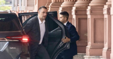 Renunció Manuel Adorni. Fin