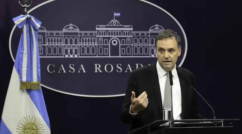 Comenzaron a peritar las ocho billeteras virtuales de Manuel Adorni